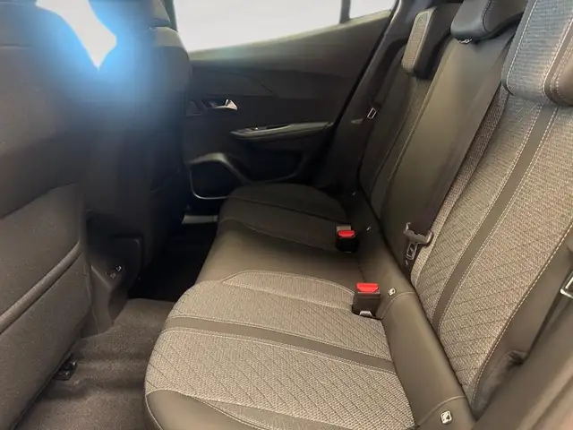 Peugeot 2008 view 8