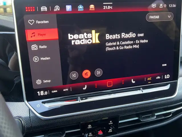 Volkswagen Golf view 4