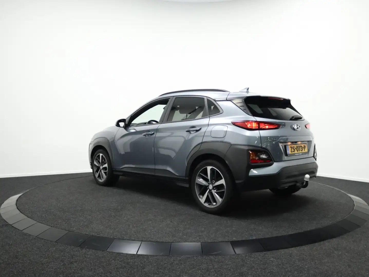 Hyundai KONA 1.0T Premium | Trekhaak | Camera | Navigatie | App Grijs - 2