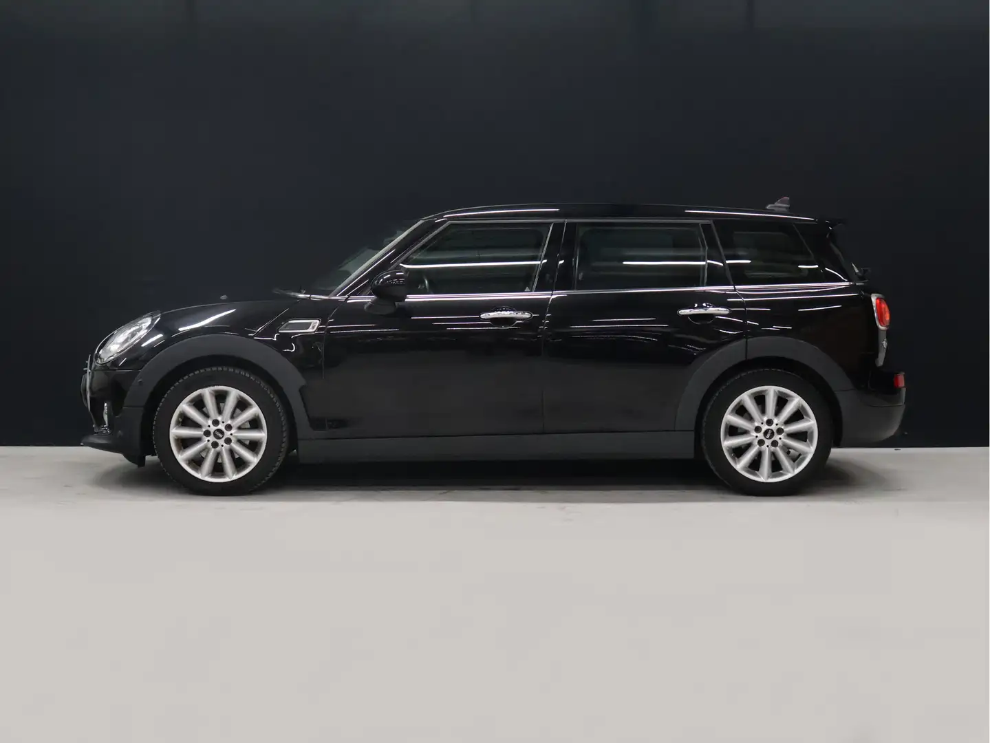 MINI Cooper Clubman Mini 1.5 Chili Serious Business AUTOMAAT [NAVIGATI Černá - 2