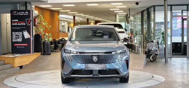 Peugeot 3008 view 2