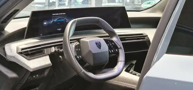 Peugeot 3008 view 11