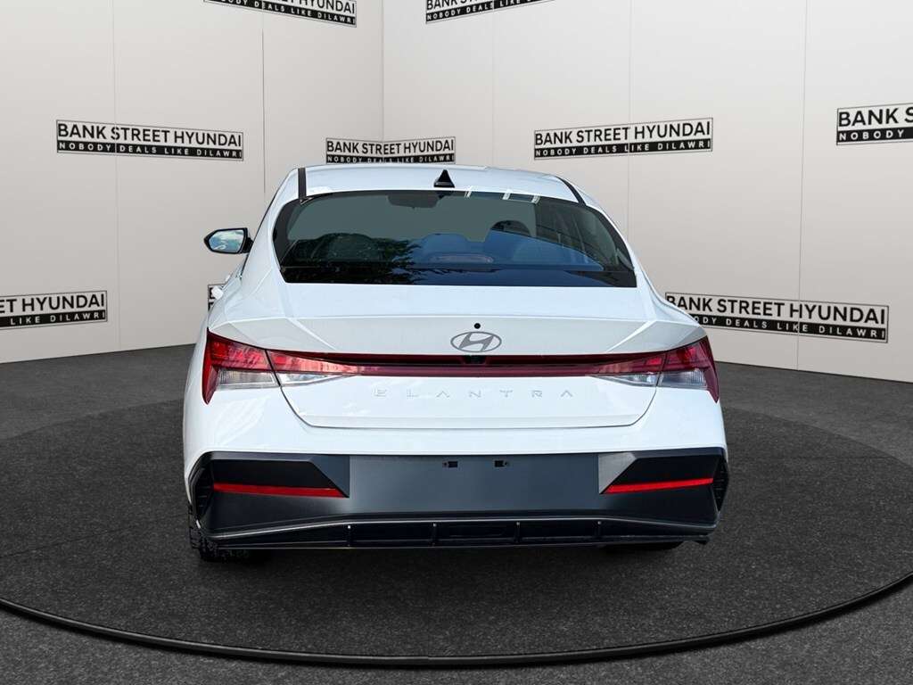 2025 Hyundai Elantra Luxury IVT — снимка 1