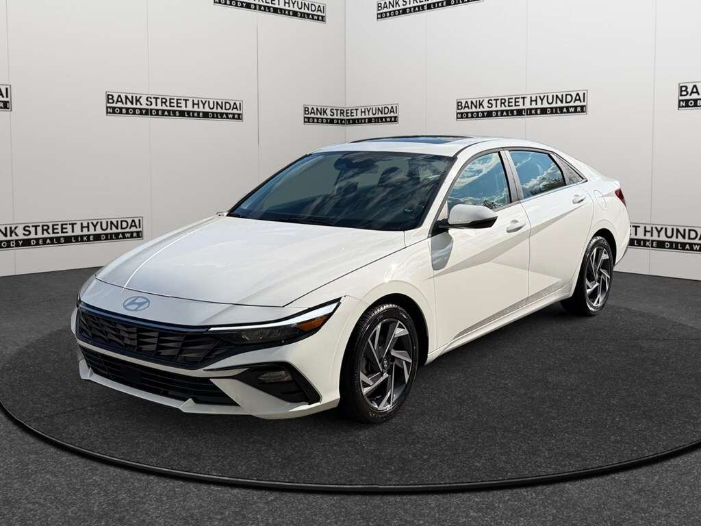 2025 Hyundai Elantra Luxury IVT