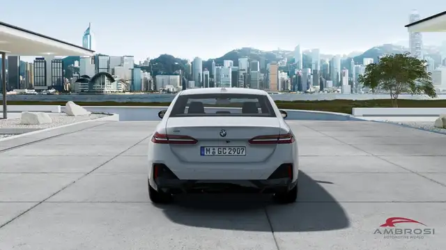 BMW 5 Series view 5