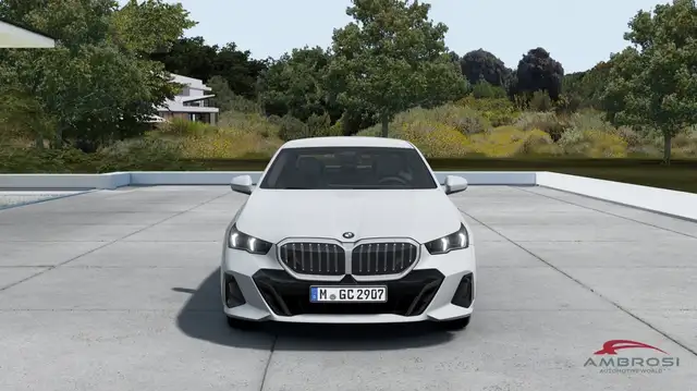 BMW 5 Series view 4