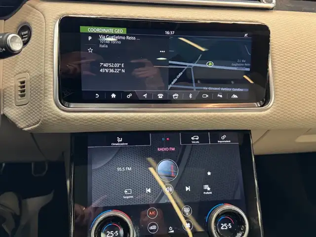 Land Rover Range Rover Velar view 15