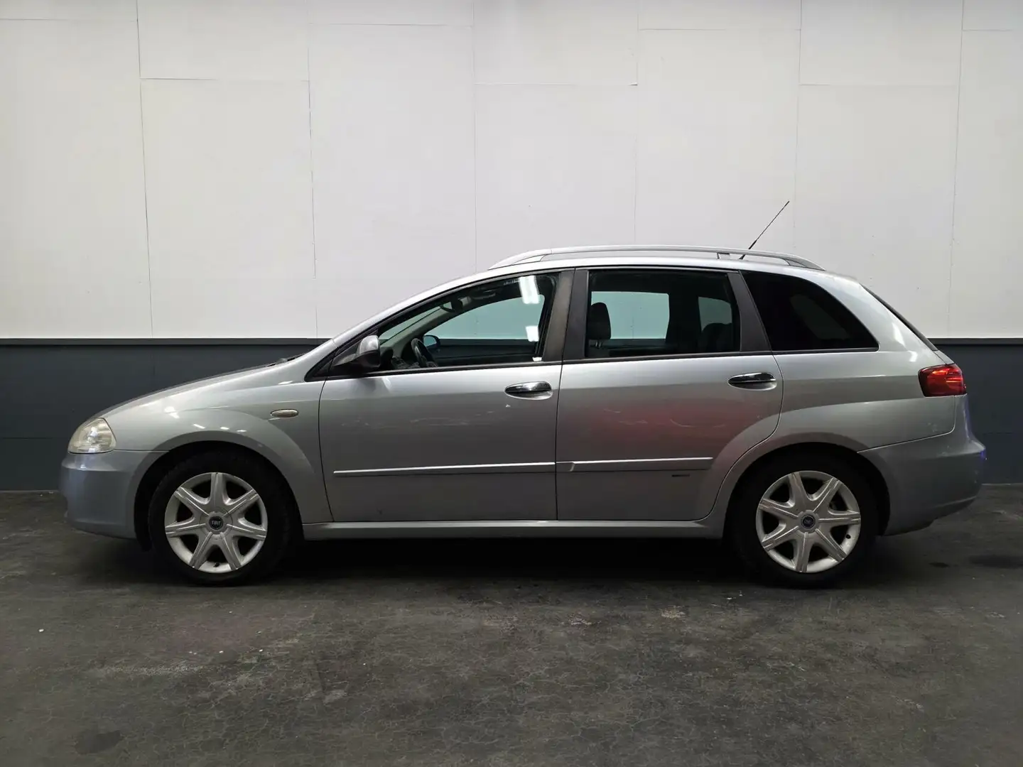 Fiat Croma 2.2-16V Emotion | 2e eig. | Nw APK | Navi | Climat Gris - 2
