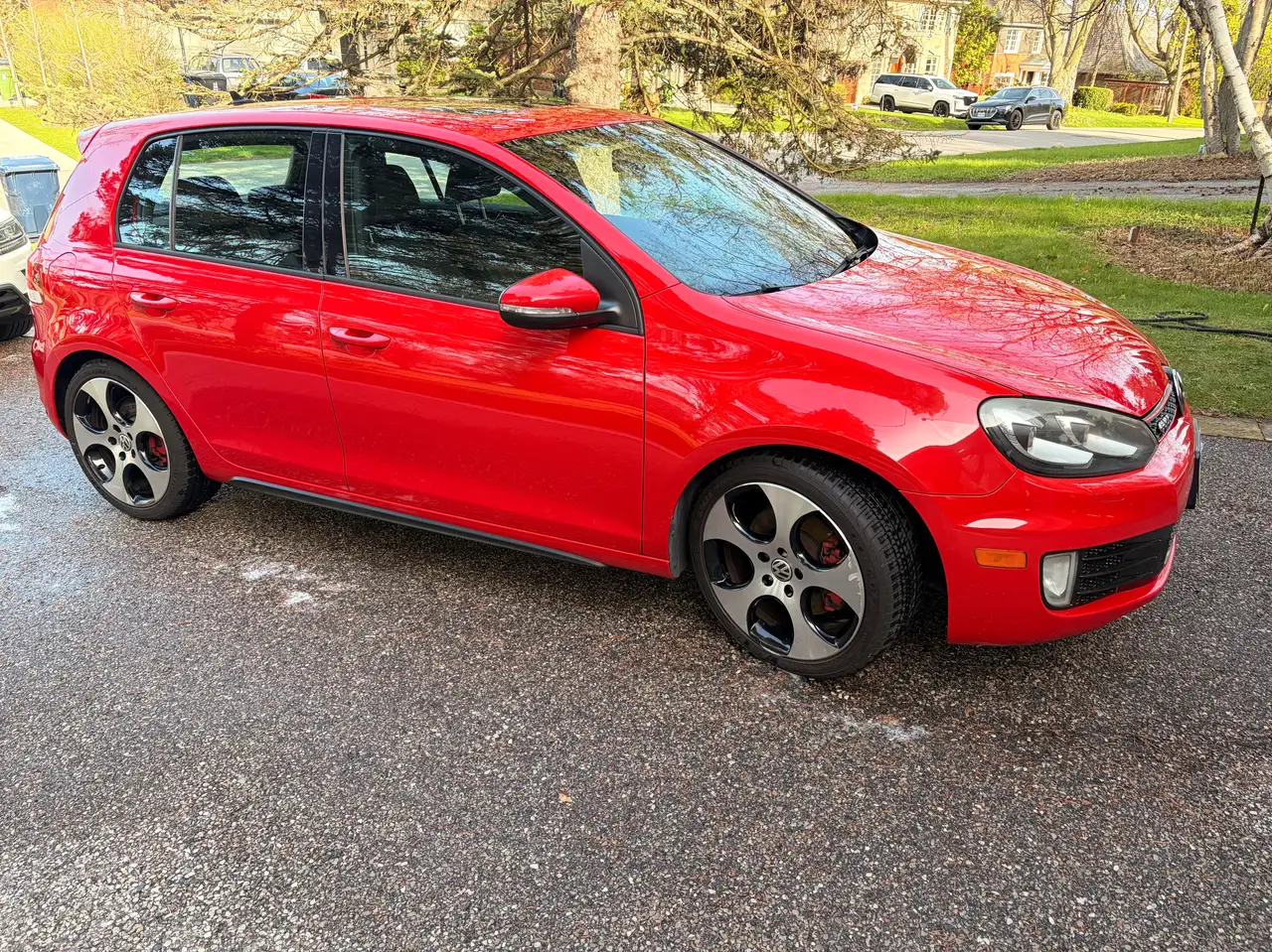 Volkswagen Golf GTI снимка Volkswagen Golf GTI