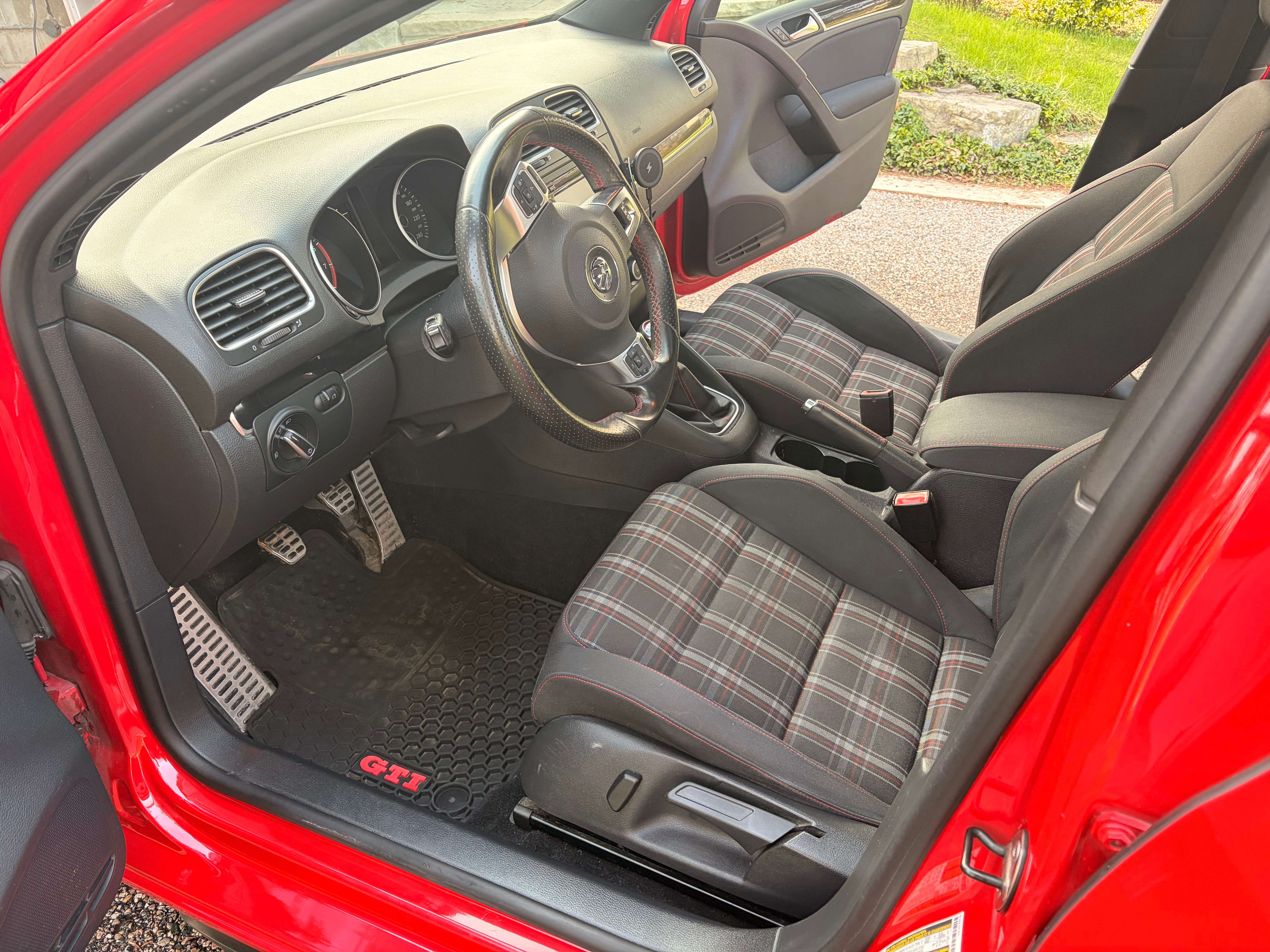 2011 Volkswagen Golf GTI German made hot hatch classic thumb 7