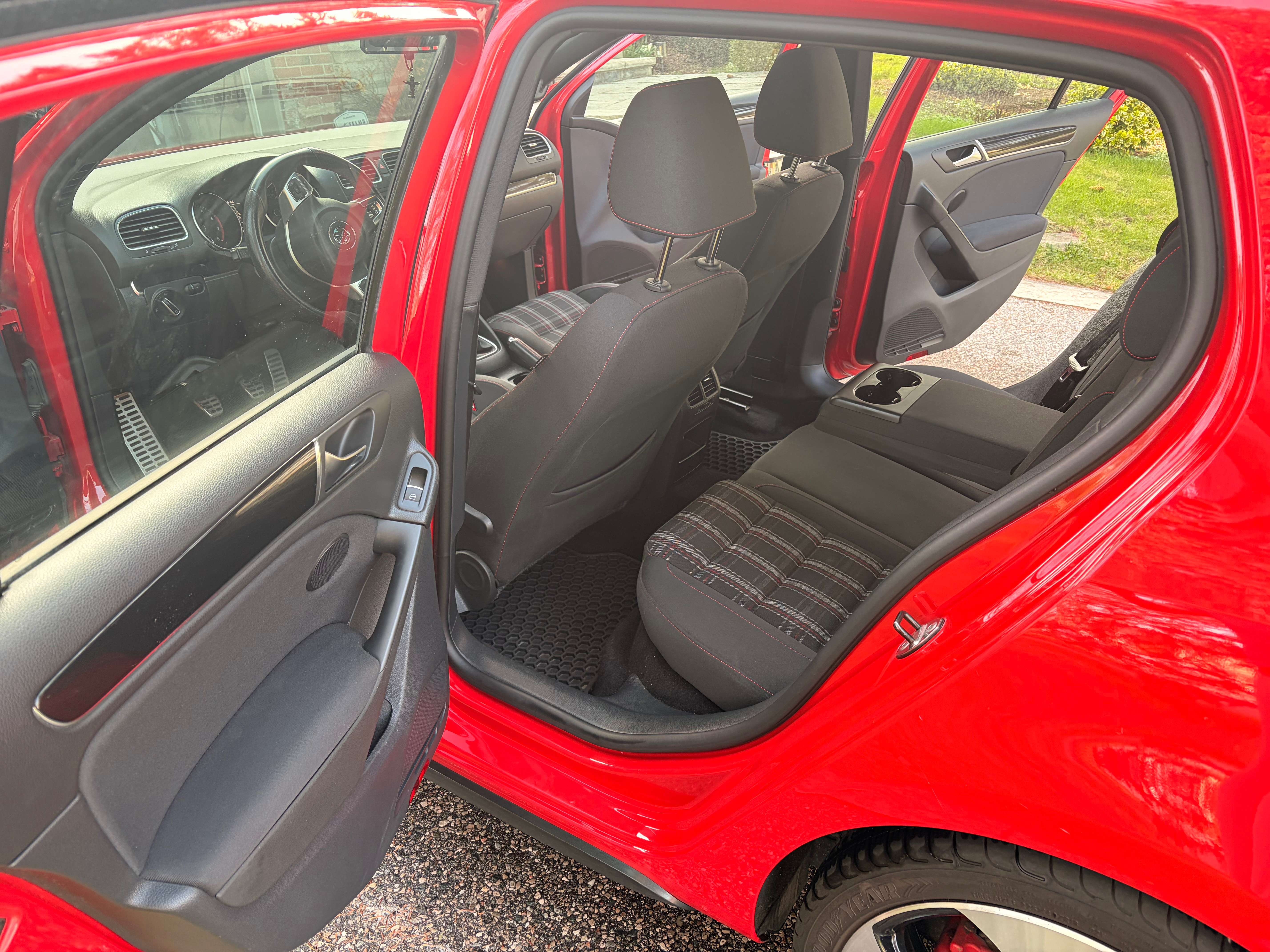 2011 Volkswagen Golf GTI German made hot hatch classic thumb 9