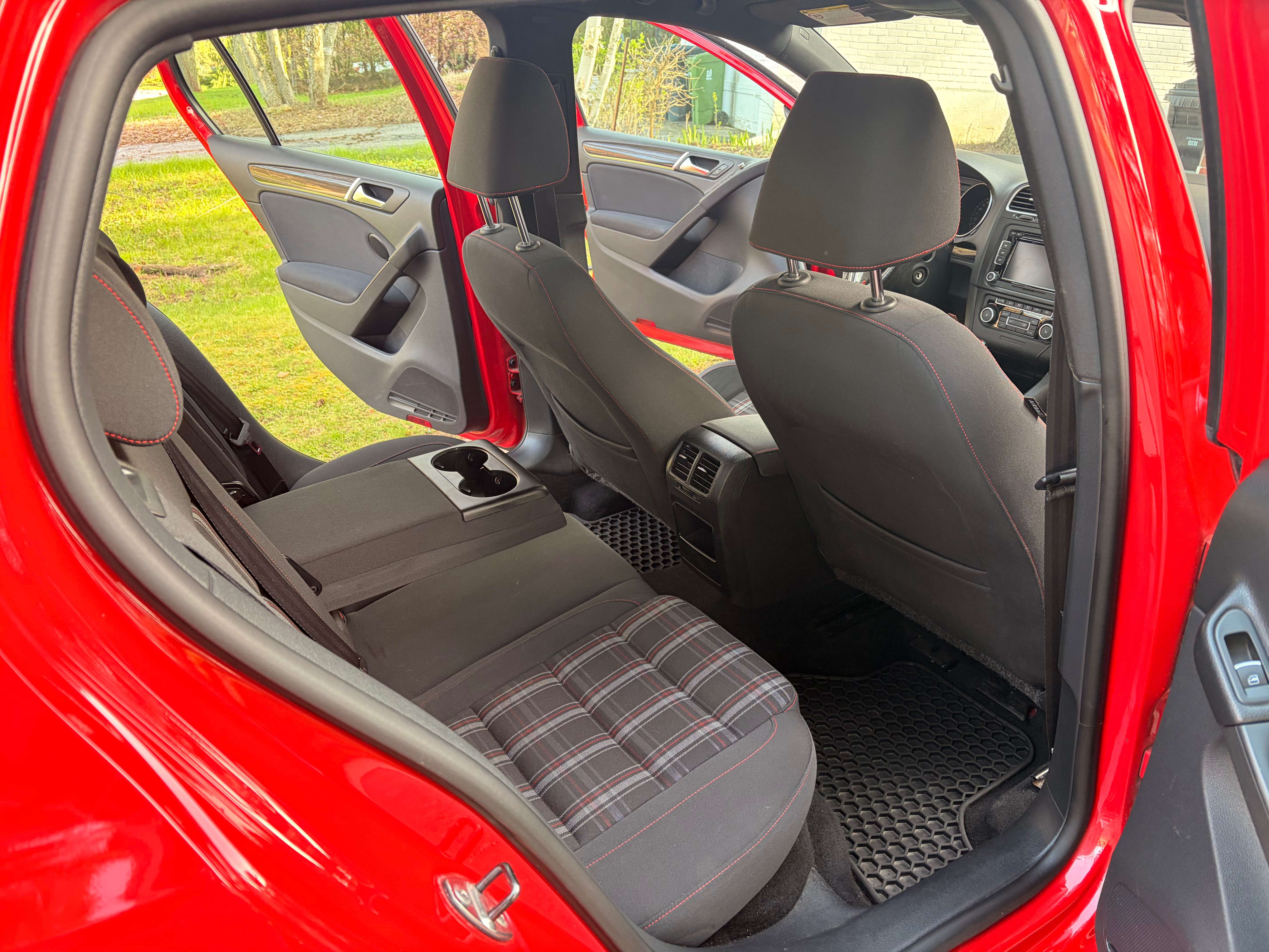 2011 Volkswagen Golf GTI German made hot hatch classic thumb 11