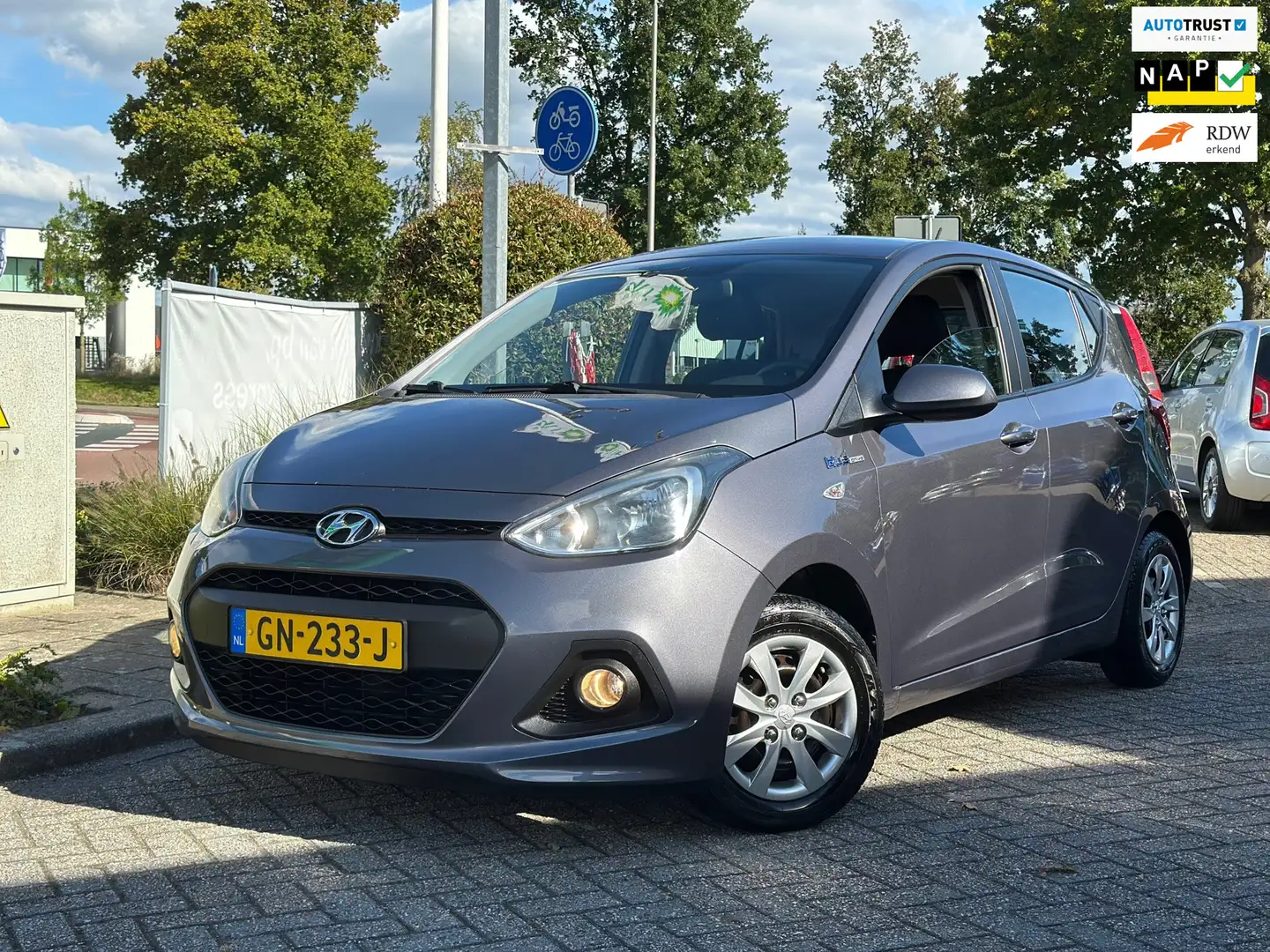 Hyundai i10 1.0i i-Motion Comfort 2e eigenaar nap Gris - 1