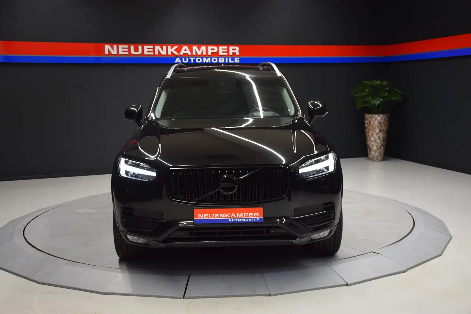 Volvo XC90 Momentum AWD ACC HUD PANO VZE Vollleder Schwarz - 2