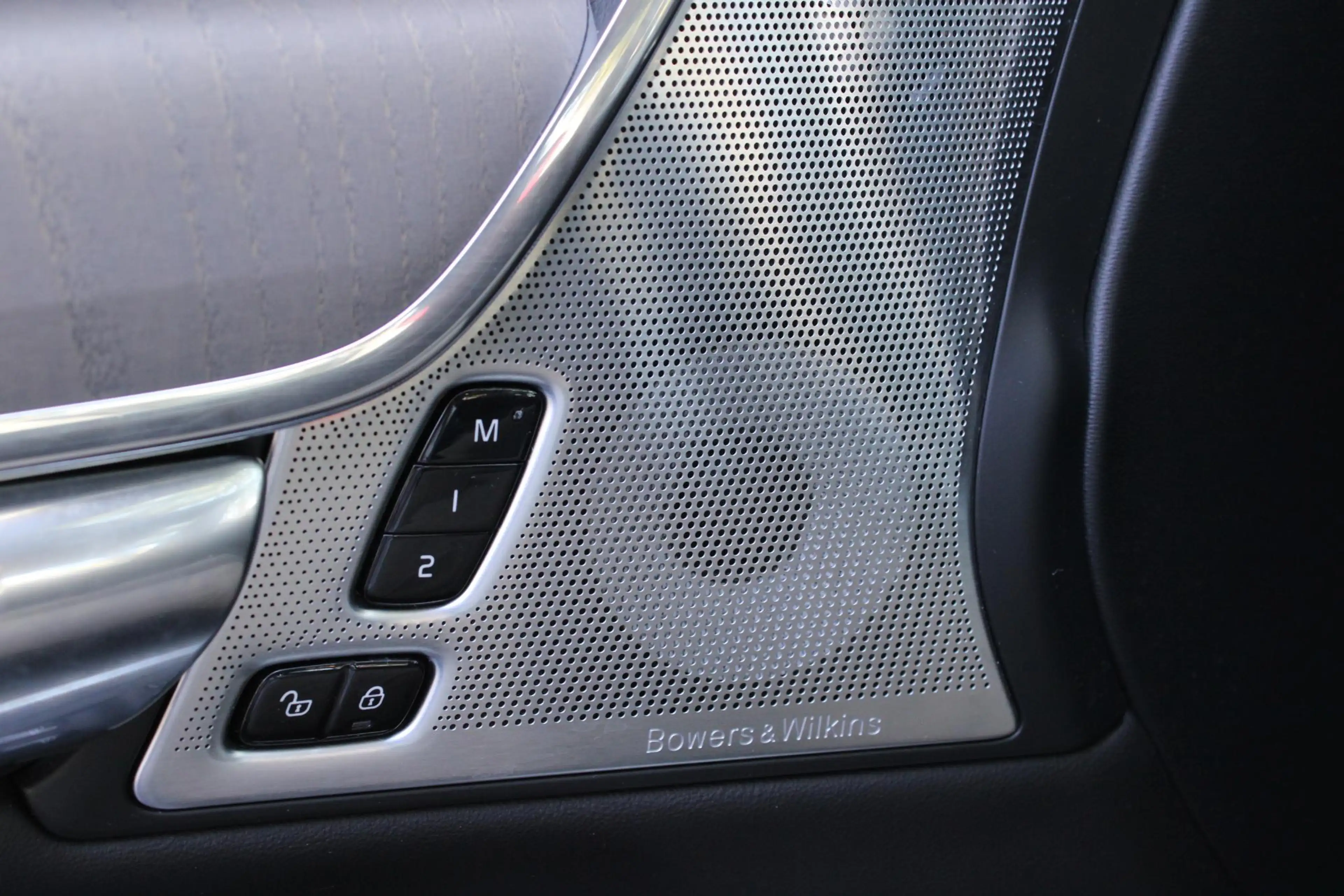 Volvo V90 2.0 T8 Plug-in hybrid AWD Ultra Dark — photo 14