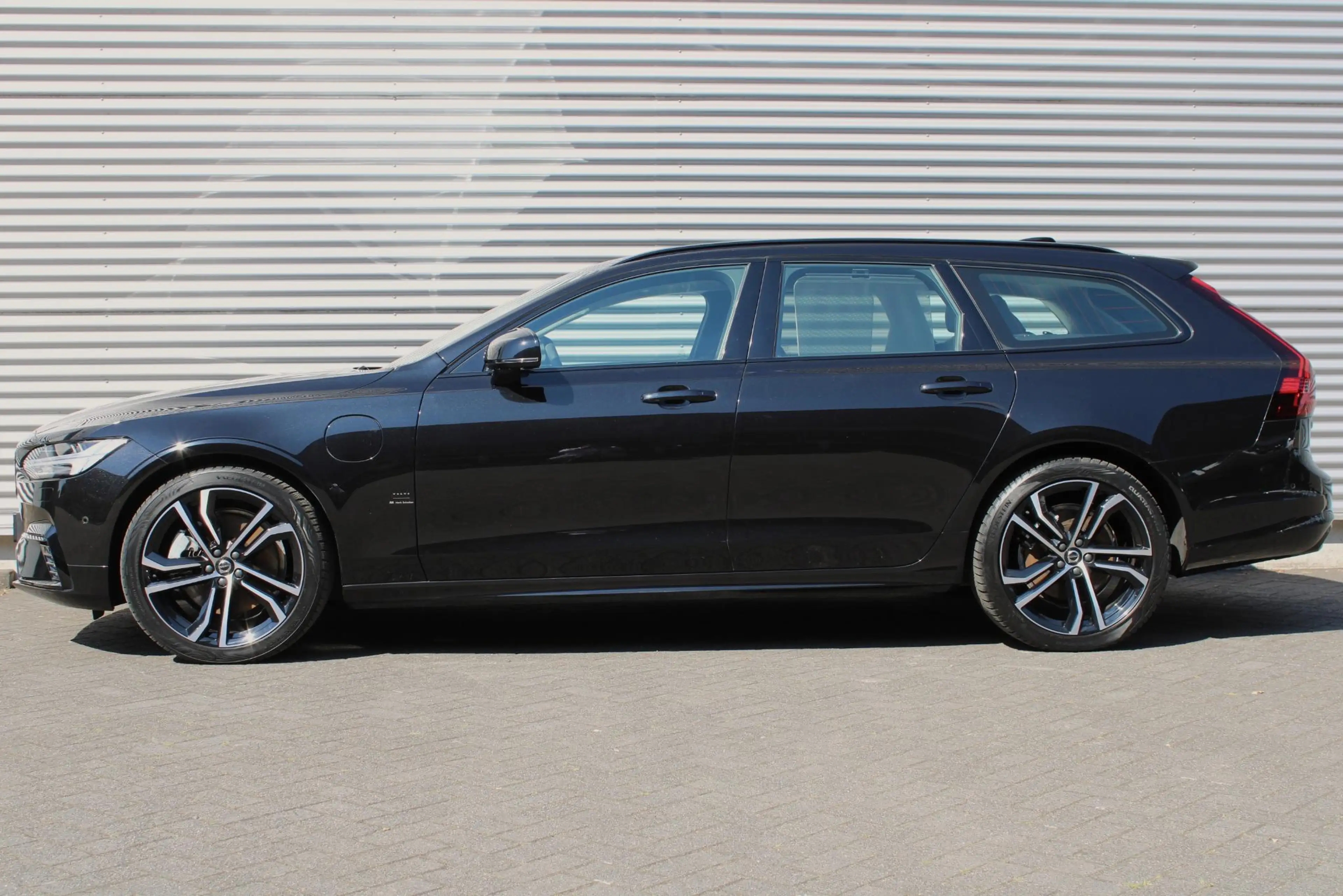 Volvo V90 2.0 T8 Plug-in hybrid AWD Ultra Dark — photo 9