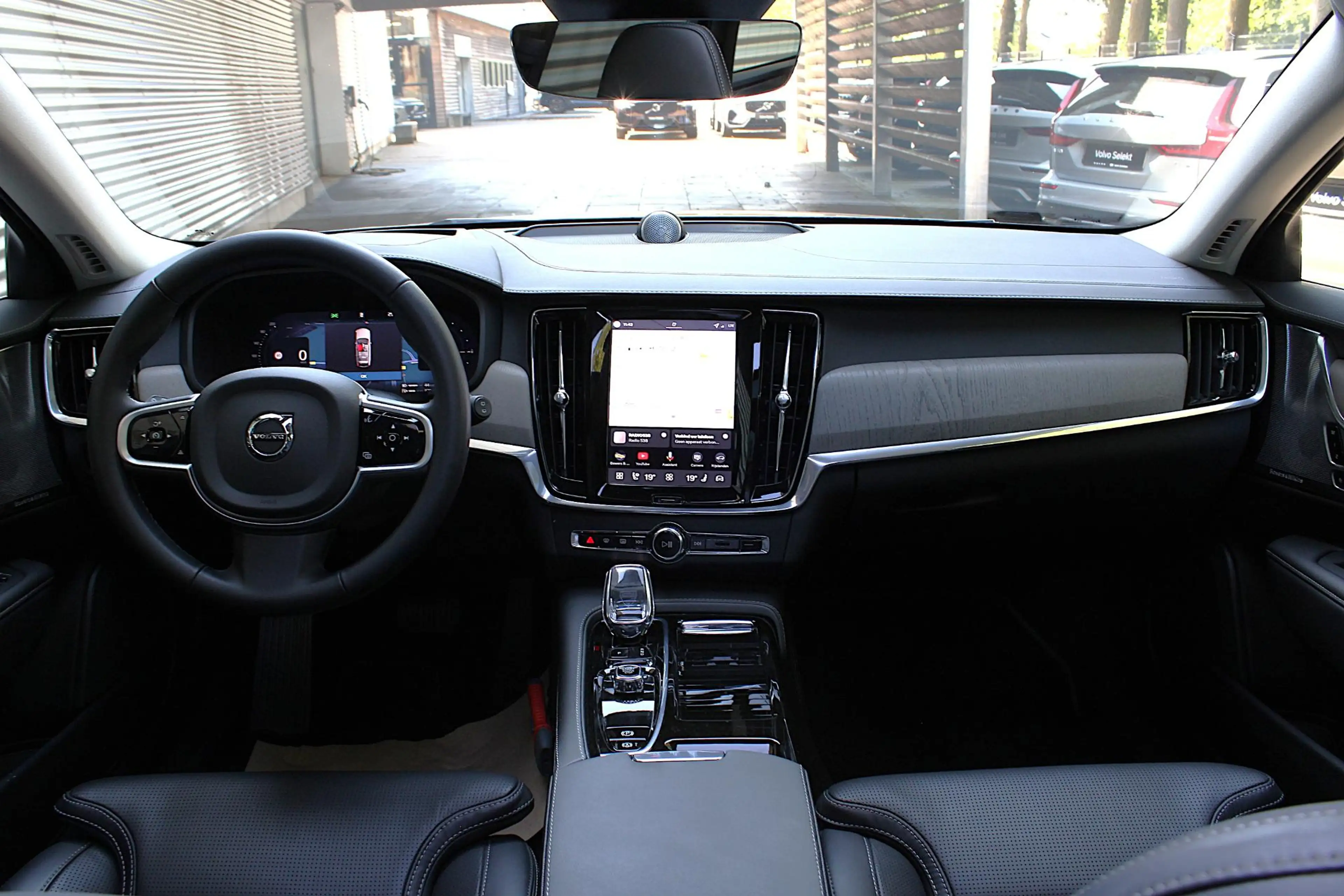 Volvo V90 2.0 T8 Plug-in hybrid AWD Ultra Dark — photo 5