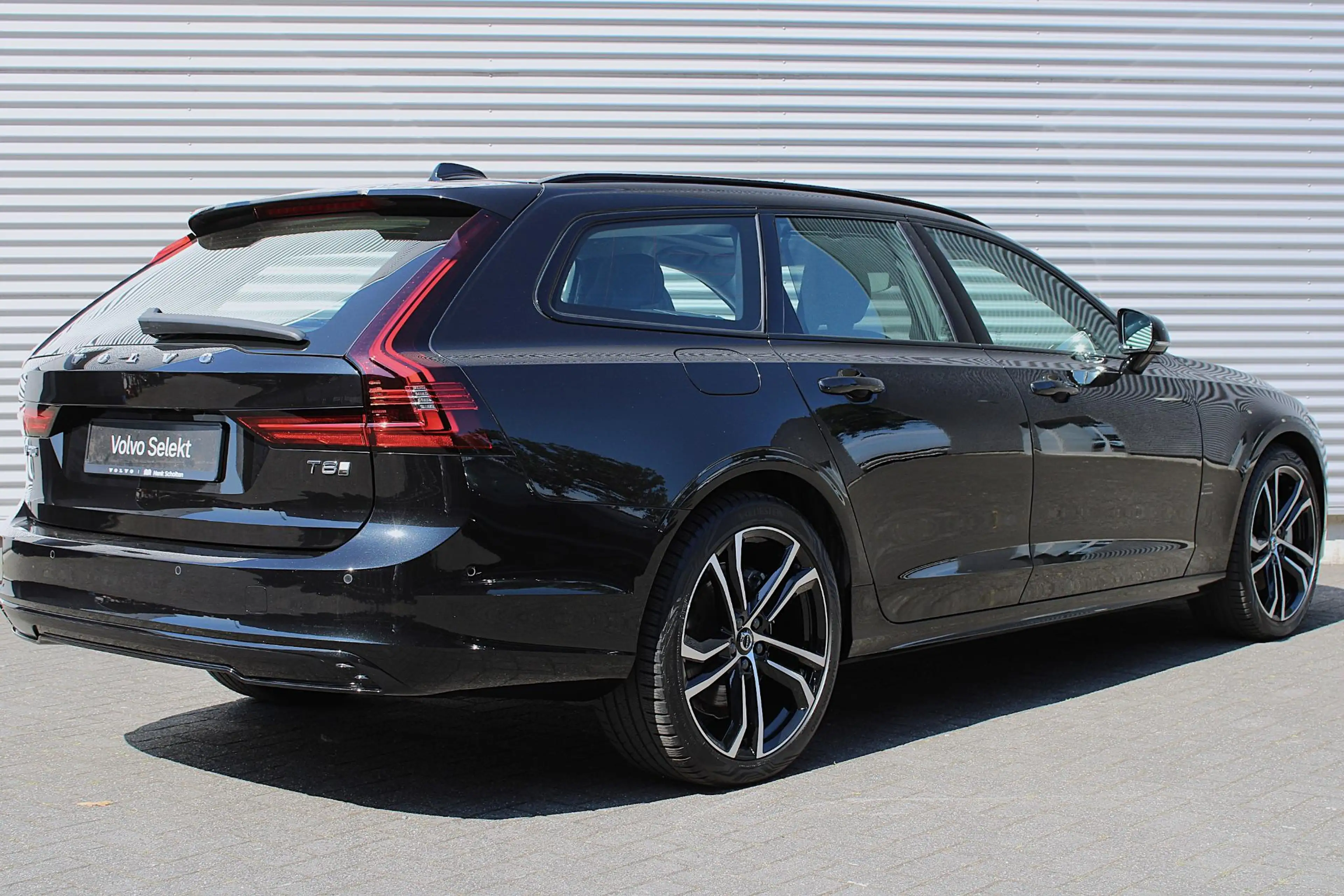 Volvo V90 2.0 T8 Plug-in hybrid AWD Ultra Dark — photo 2