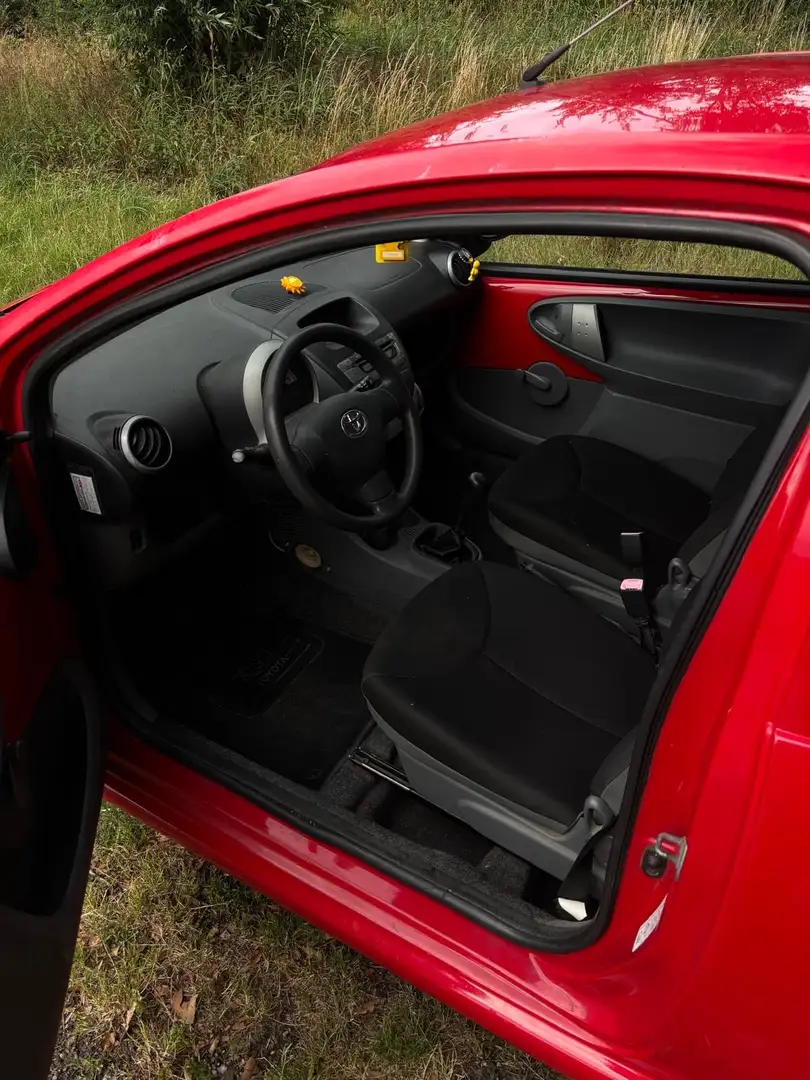 Toyota Aygo 1.0-12V Rood - 1