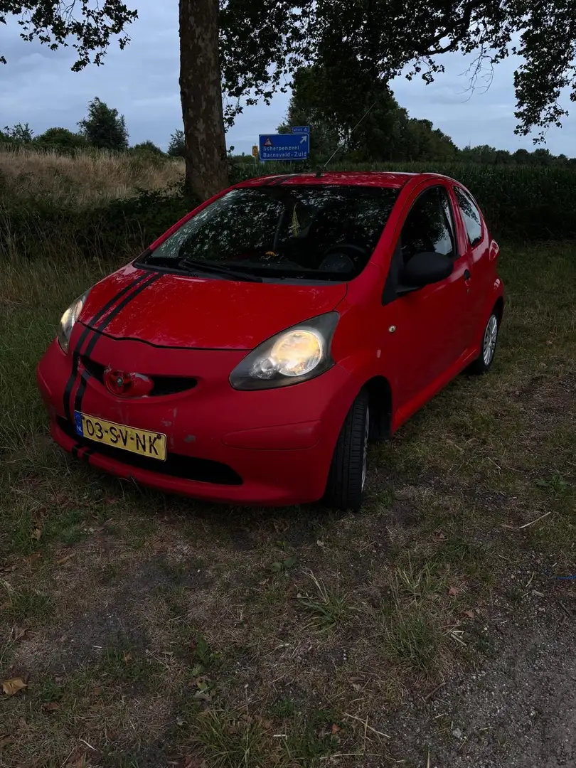 Toyota Aygo 1.0-12V Rood - 2
