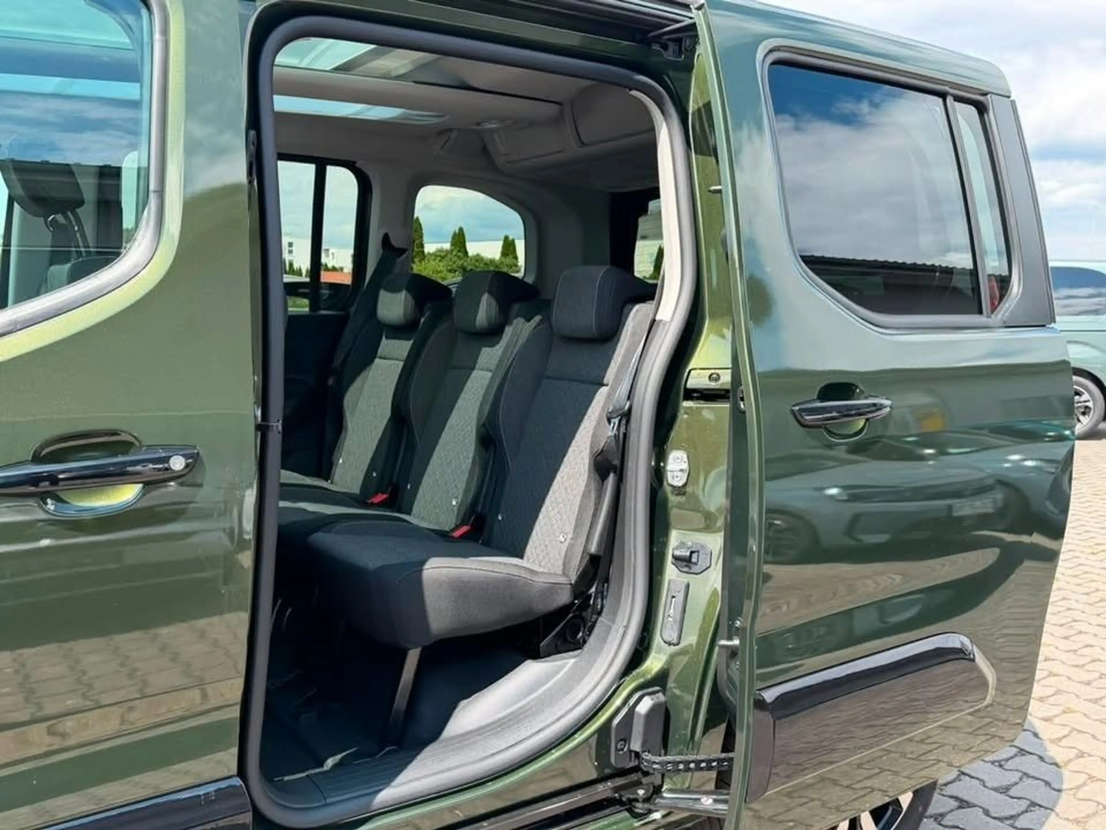Opel Combo Life Combo 1.5 Diesel S/S AT8 130PS *HOLIDAY-PAKET* — photo 9