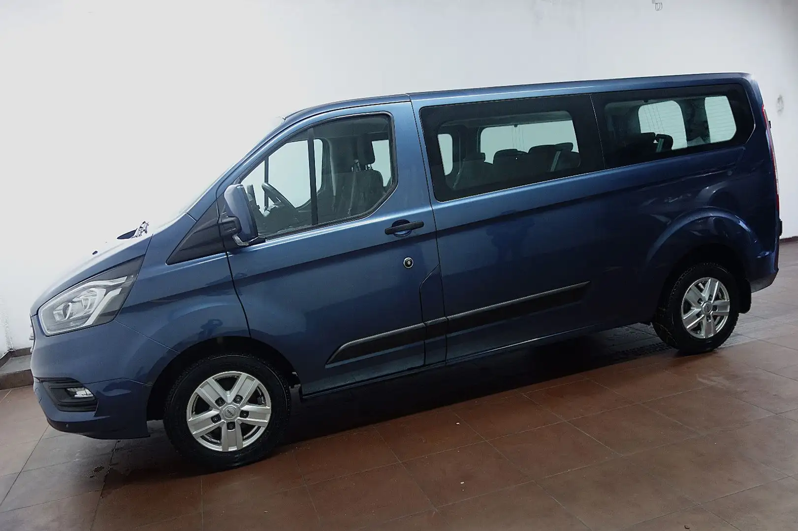 Ford Tourneo Custom Kombi 340 L2 6-Gang/Navi/9-Sitzer Bleu - 2