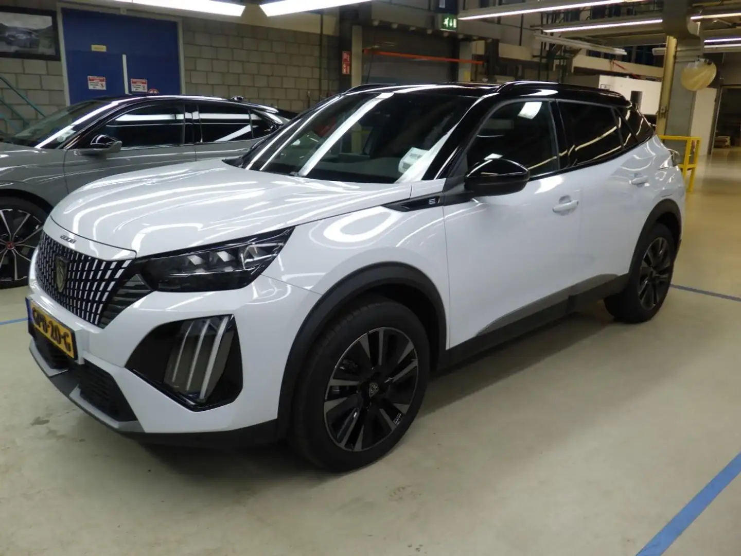 Peugeot e-2008 EV GT 54 kWh 156pk | Massage | Stoelverwarming | A Wit - 1