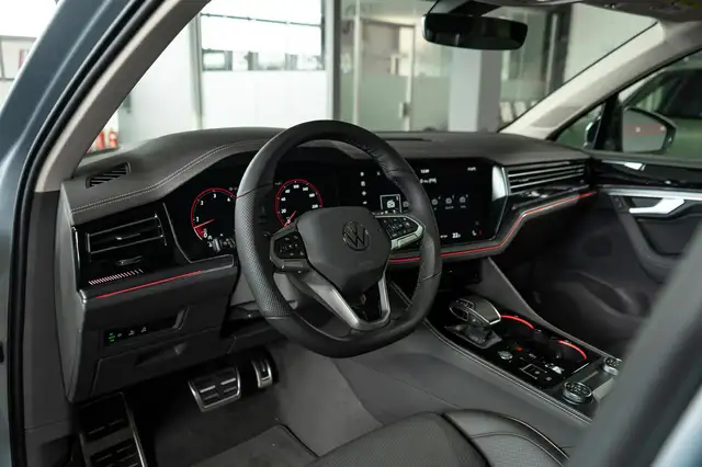 Volkswagen Touareg view 12