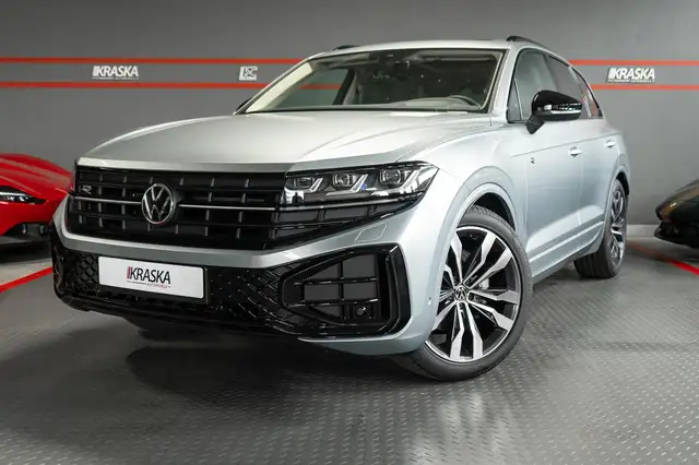 Volkswagen Touareg view 2