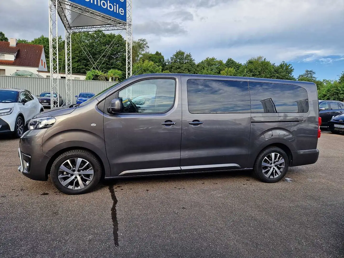 Toyota Proace D-4D 2,0-l-L2 (9-Si.) Verso Shuttle Comf. Grau - 2