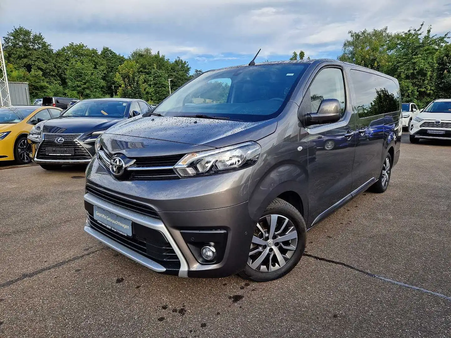 Toyota Proace D-4D 2,0-l-L2 (9-Si.) Verso Shuttle Comf. Grau - 1