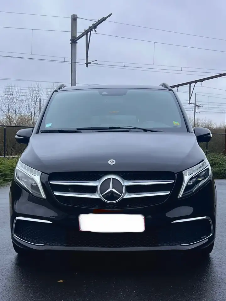 Mercedes-Benz V 300 V 300 d 4-Matic LWB Avantgarde — photo 1 of 7