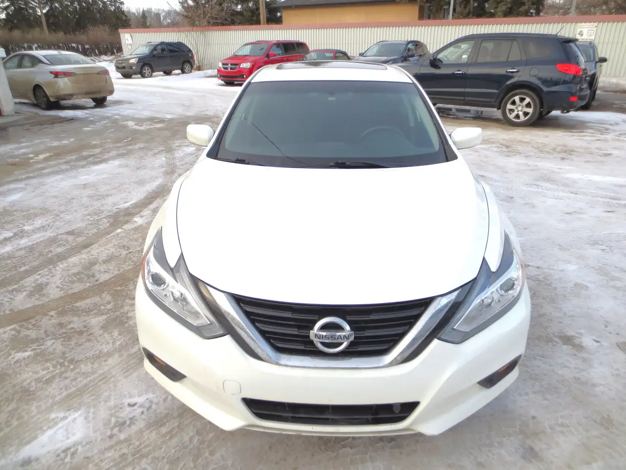 Nissan Altima снимка Nissan Altima