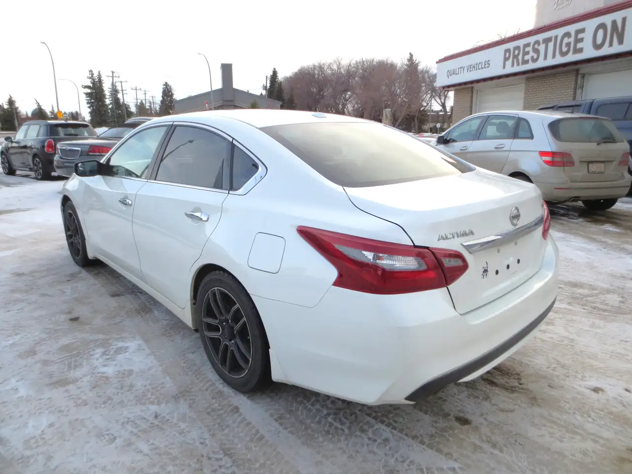 Nissan Altima снимка Nissan Altima