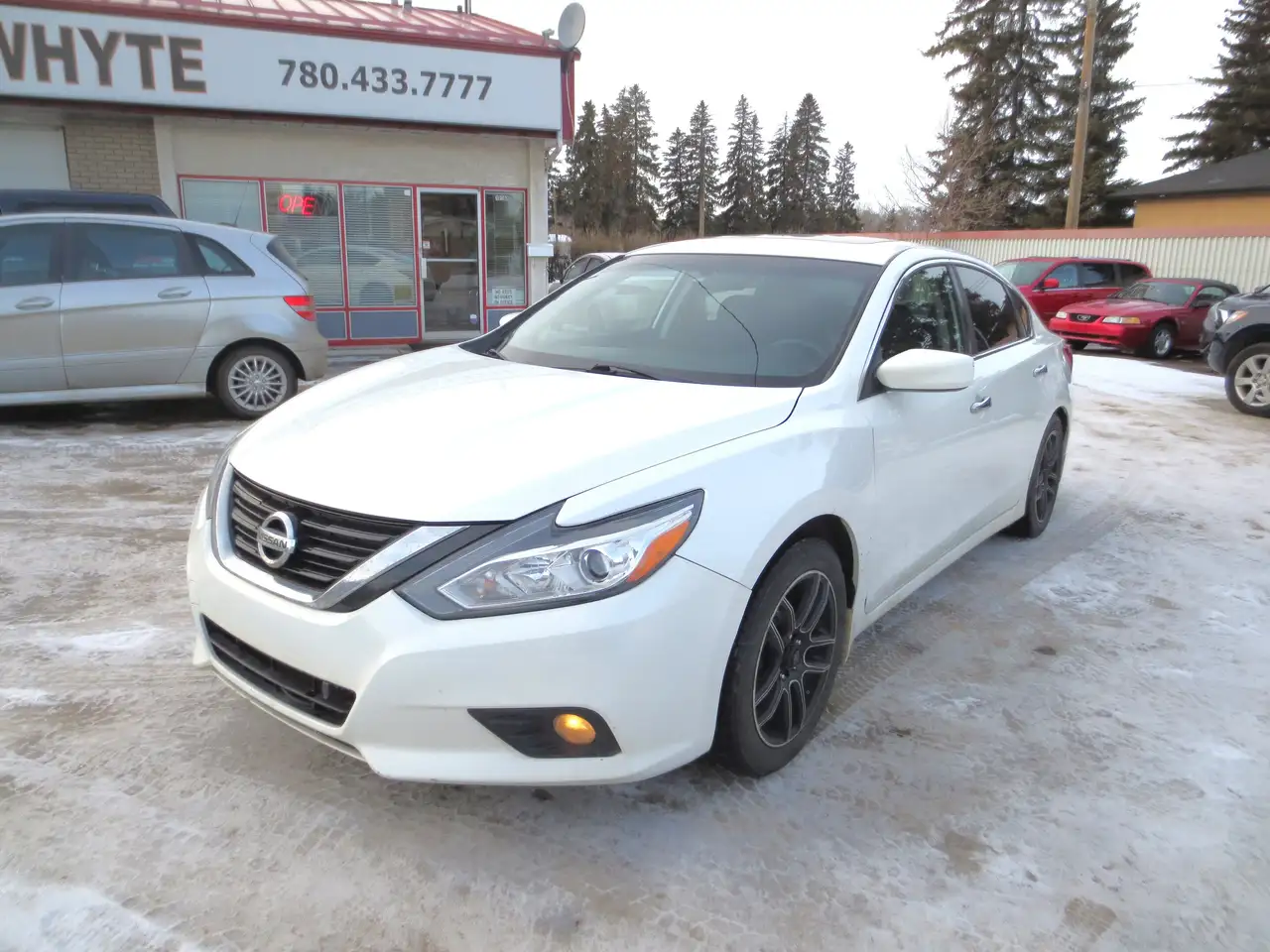 Nissan Altima снимка Nissan Altima