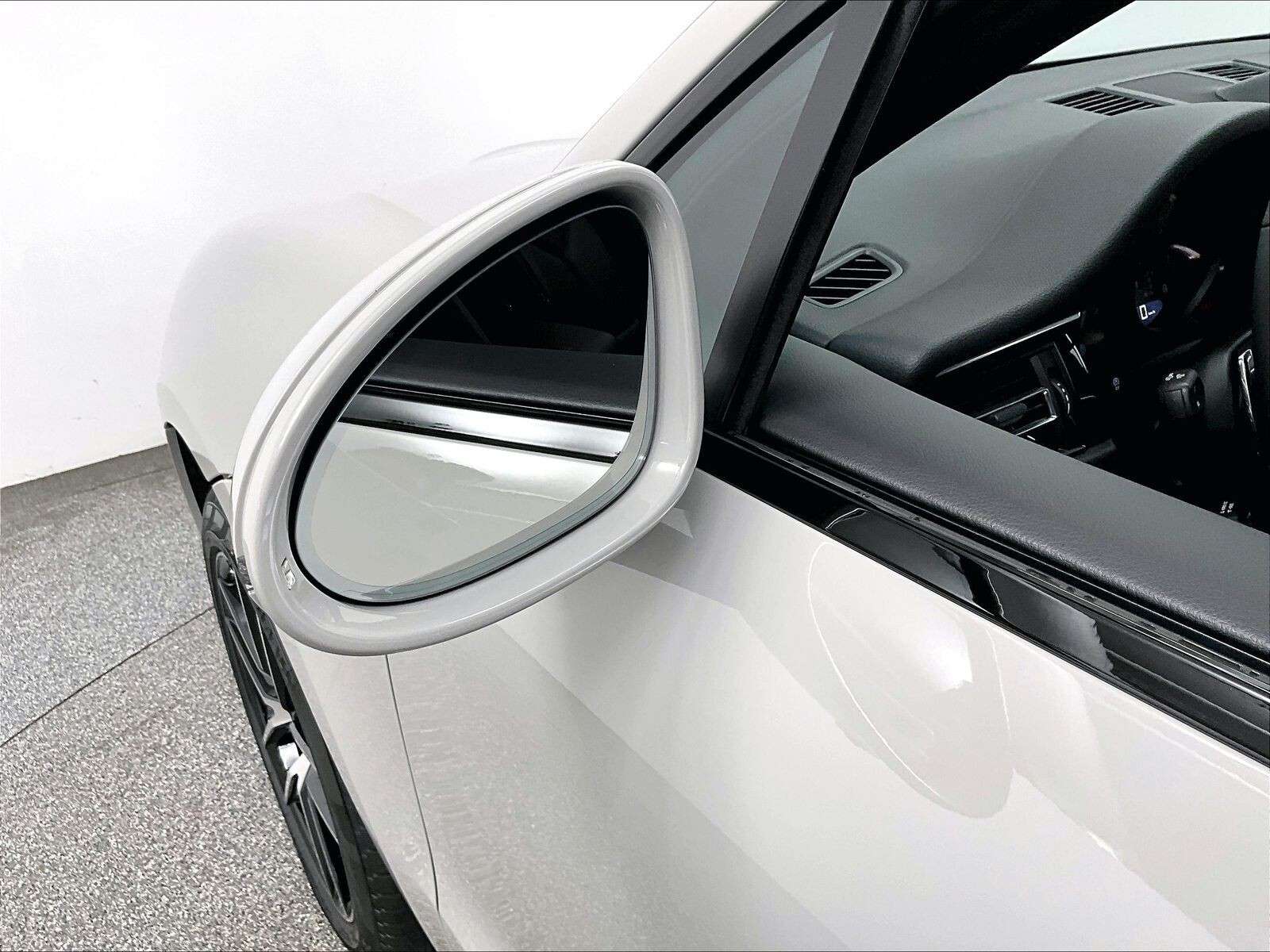 2026 Porsche Macan S thumb 34