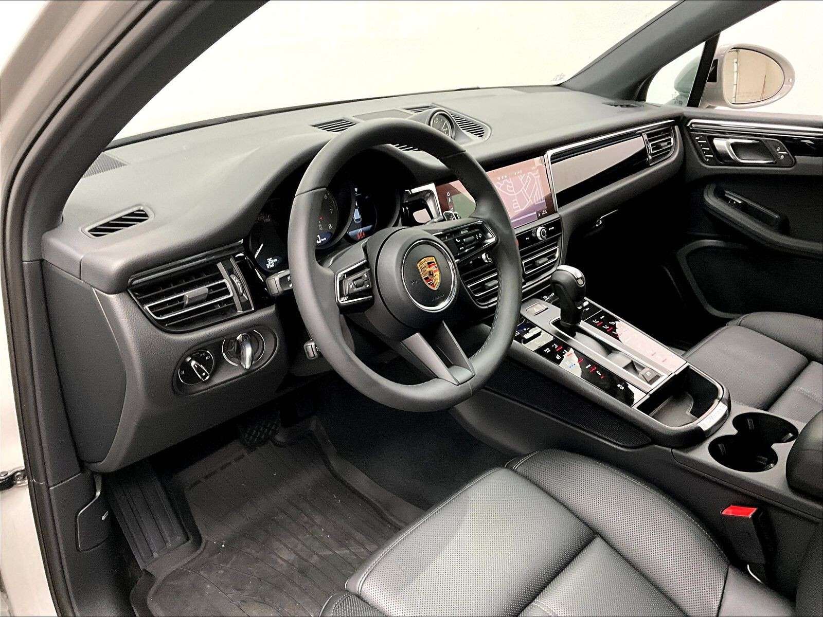 2026 Porsche Macan S thumb 9