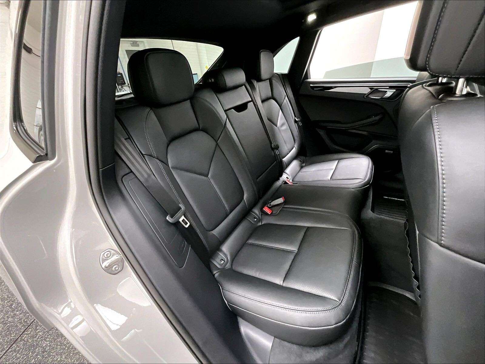 2026 Porsche Macan S thumb 16