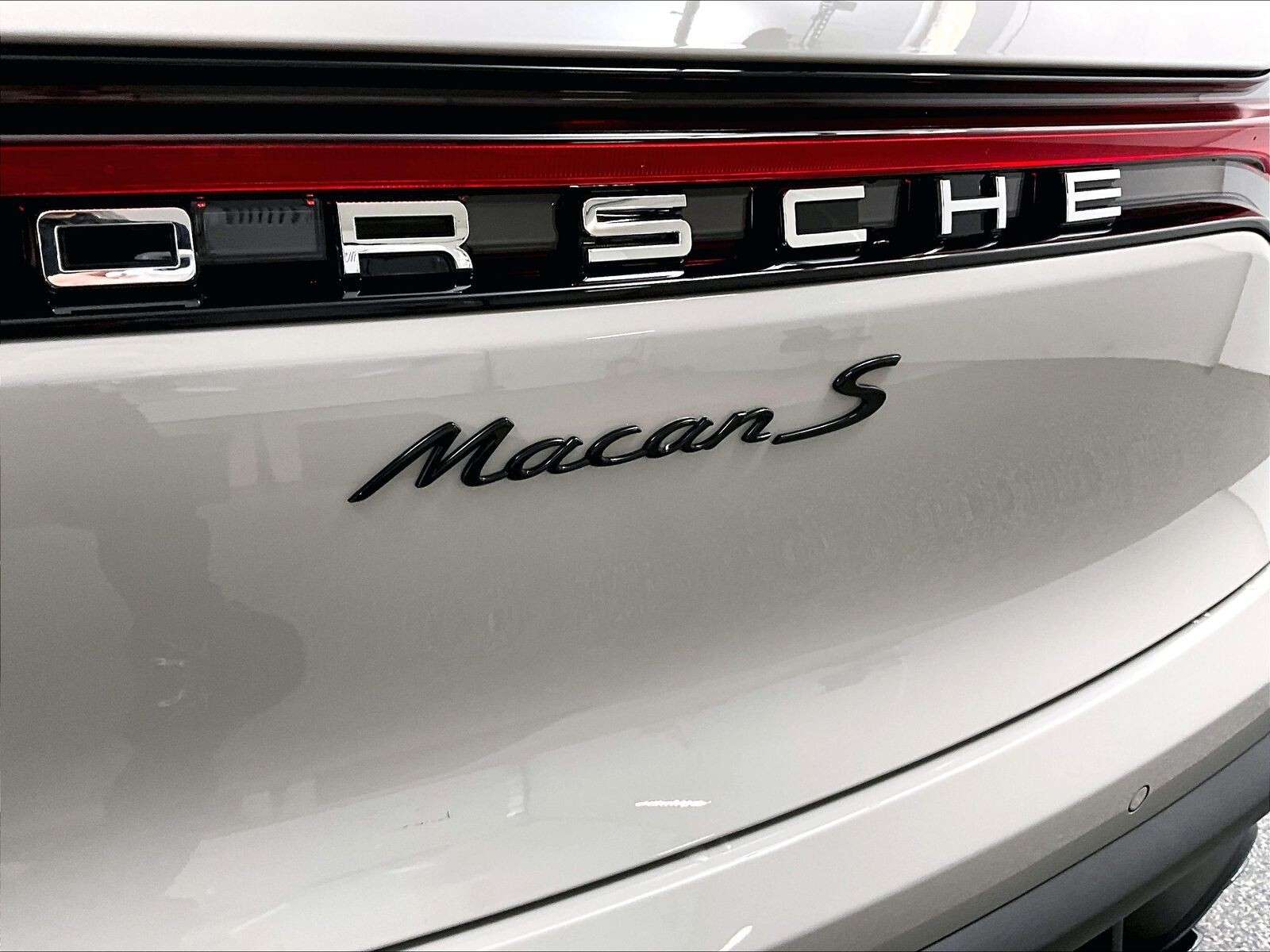 2026 Porsche Macan S thumb 36