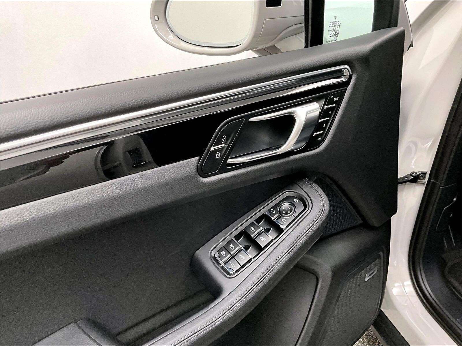 2026 Porsche Macan S thumb 18