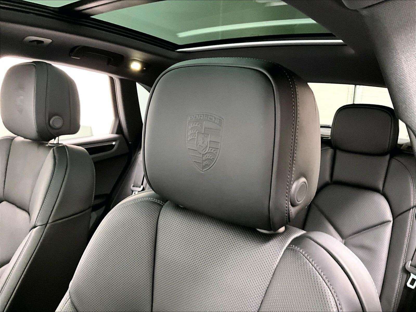 2026 Porsche Macan S thumb 13