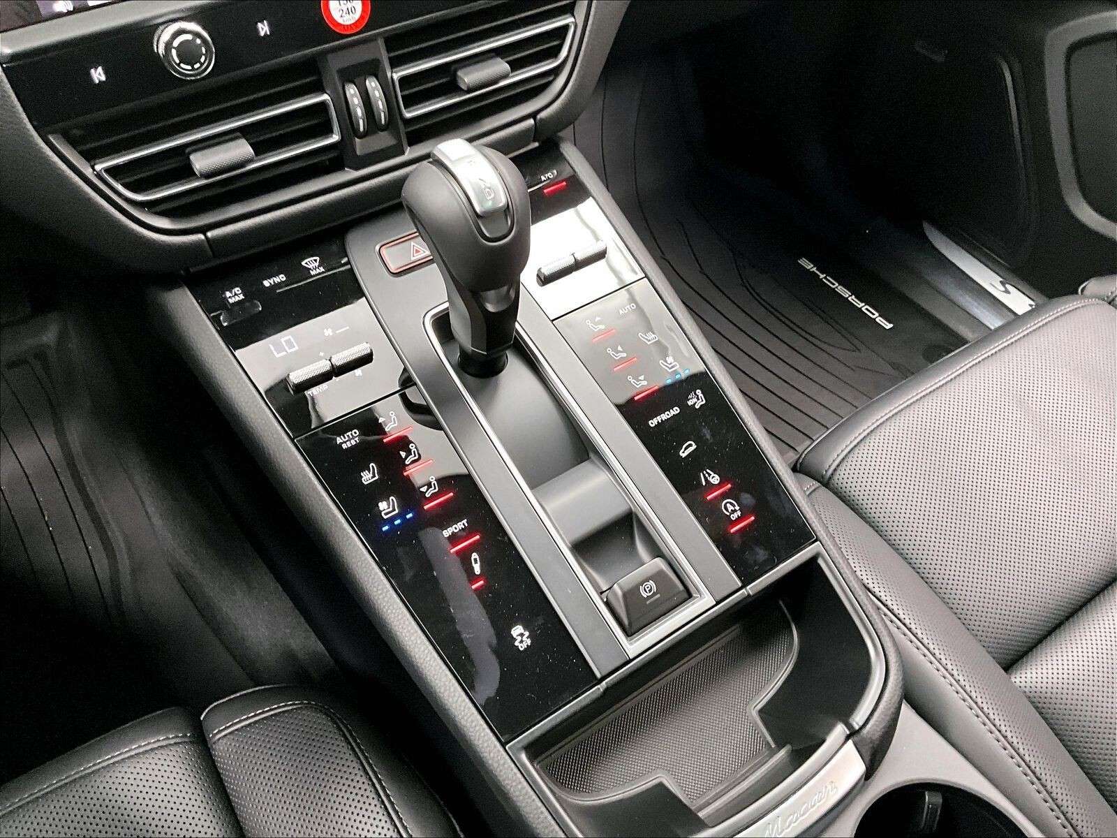 2026 Porsche Macan S thumb 24
