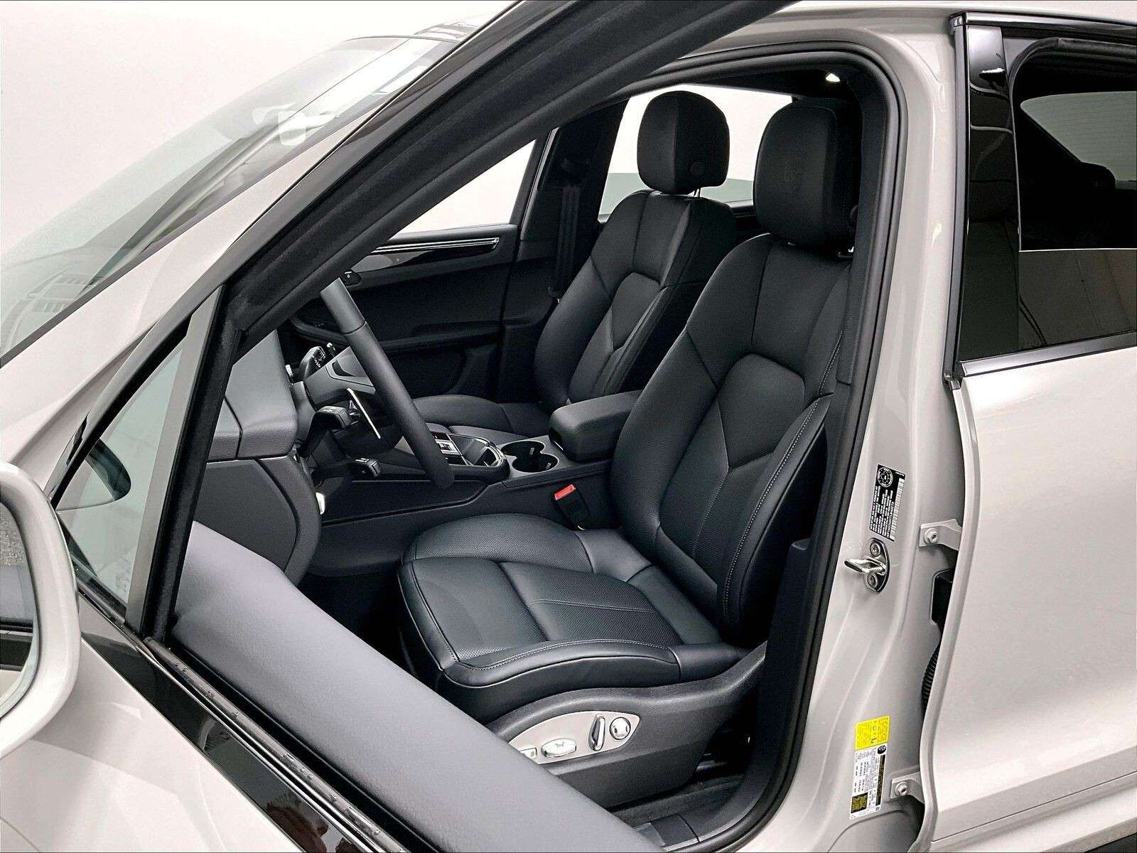 2026 Porsche Macan S thumb 12