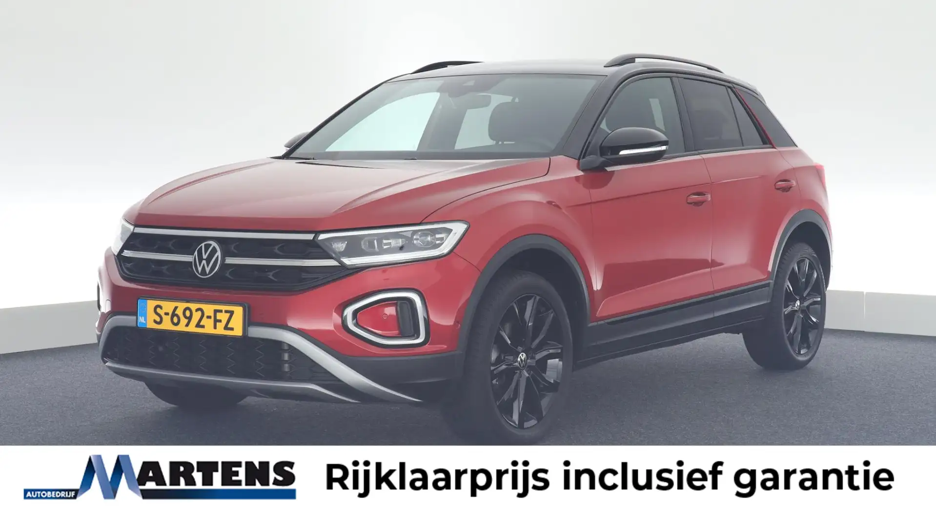 Volkswagen T-Roc 1.5 TSI 150pk DSG Style Navigatie Black Style Adap Rood - 1