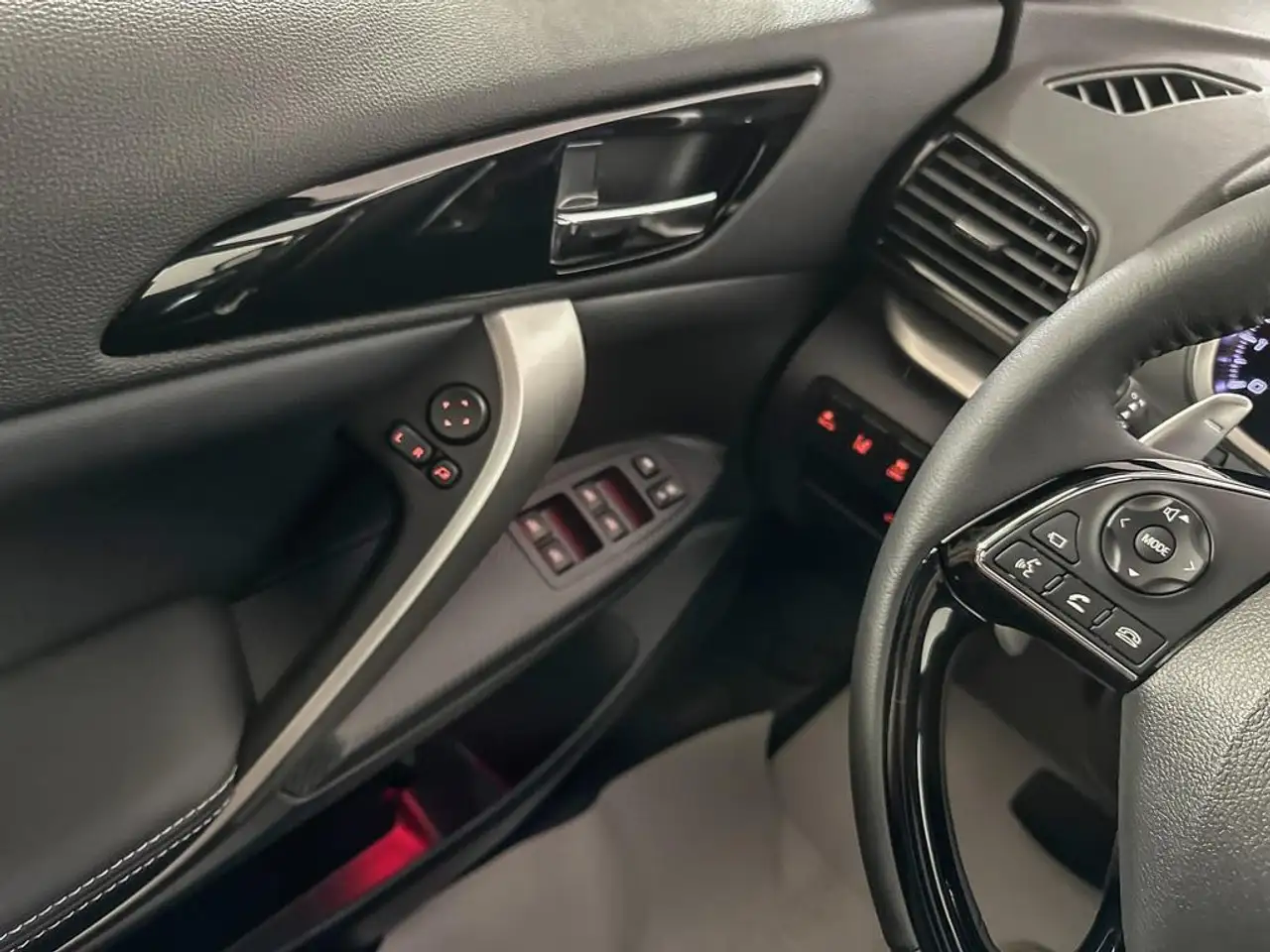Mitsubishi Eclipse Cross снимка Mitsubishi Eclipse Cross