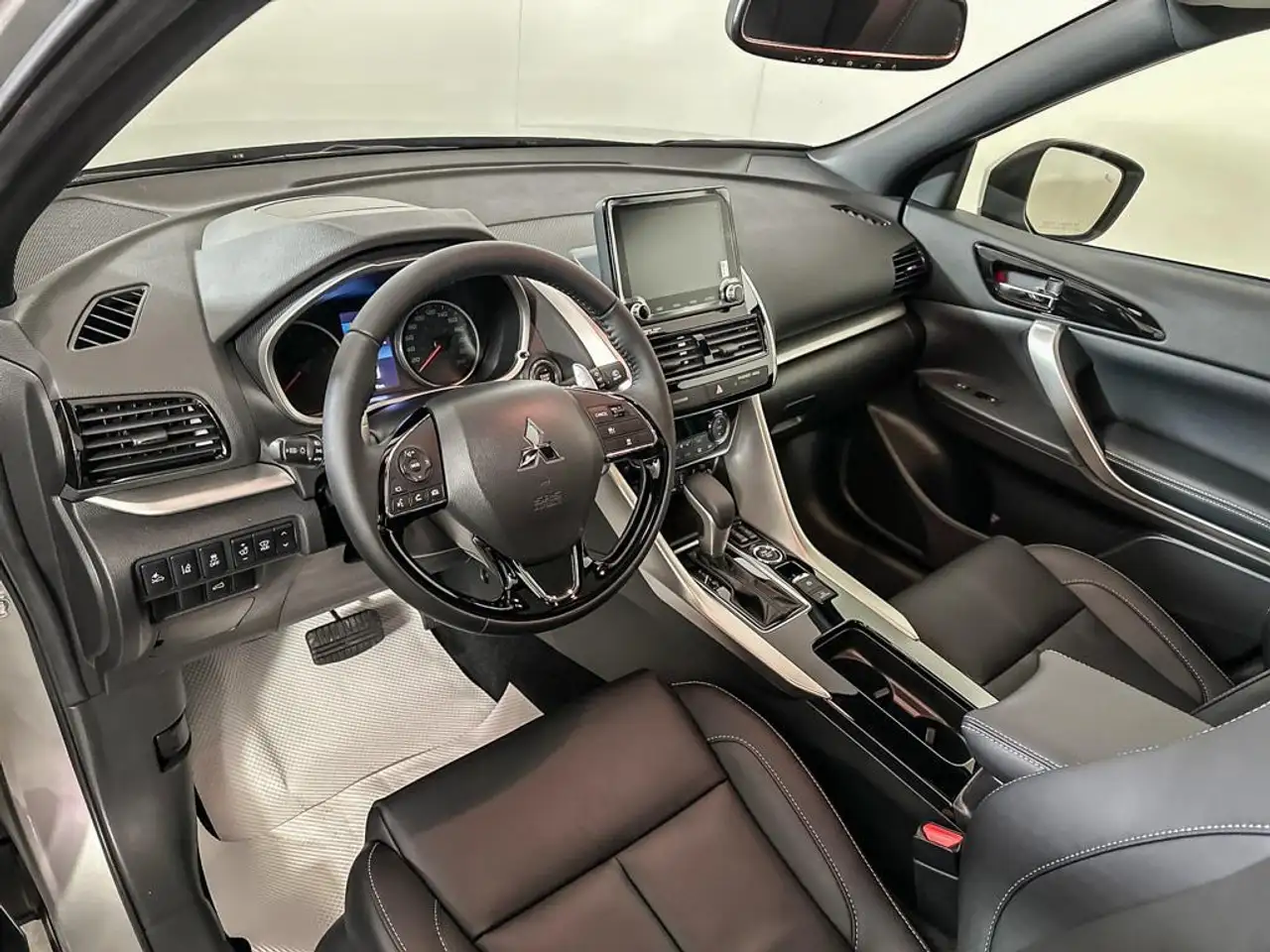 Mitsubishi Eclipse Cross снимка Mitsubishi Eclipse Cross