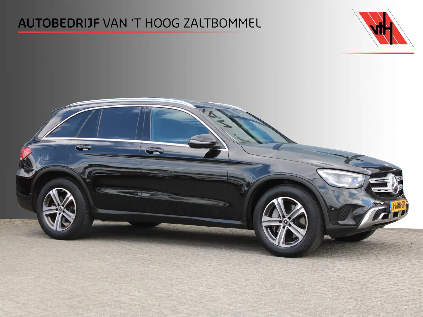 Mercedes-Benz GLC 200 AUT9 4MATIC Premium Plus PANORAMADAK TREKHAAK Zwart - 1