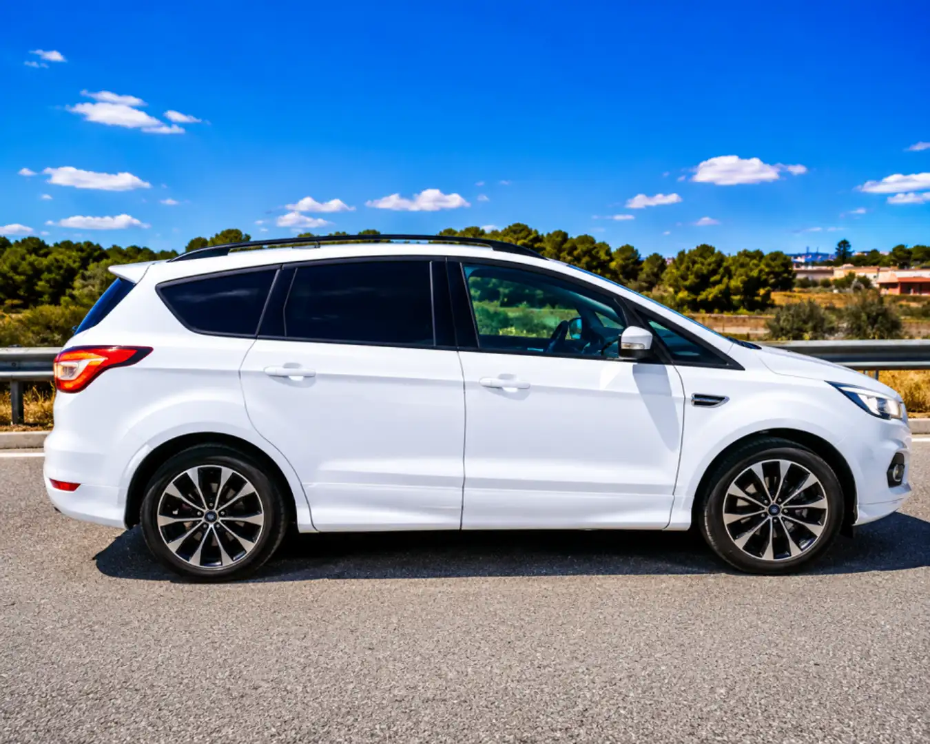 Ford Kuga 1.5 EcoB. Auto S&S ST-Line 4x2 150 Blanco - 2