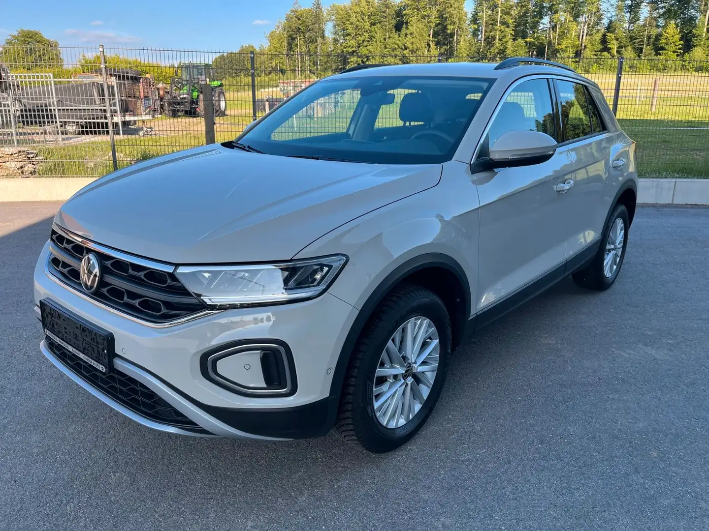 Volkswagen T-Roc 1.5 TSI DSG Life,AHK,LED,Digital Cockpit Grau - 1