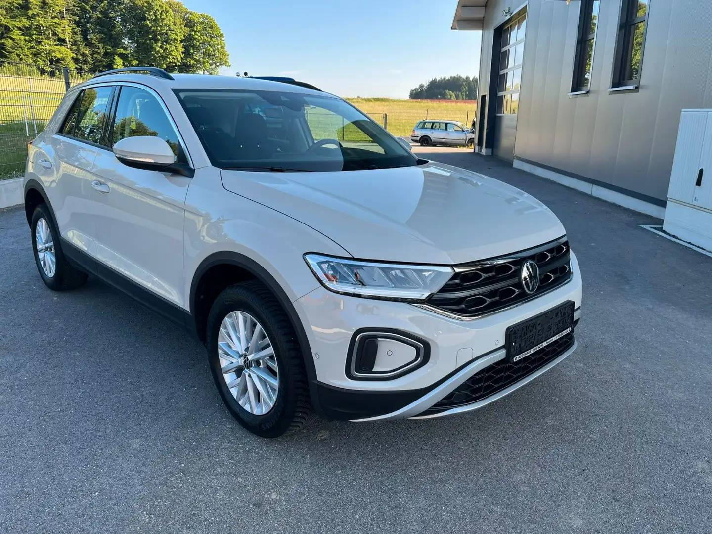 Volkswagen T-Roc 1.5 TSI DSG Life,AHK,LED,Digital Cockpit Grau - 2